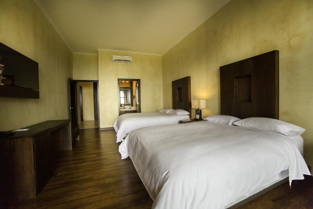 Hotel La Reunion Golf Resort And Residences Antigua Exterior foto