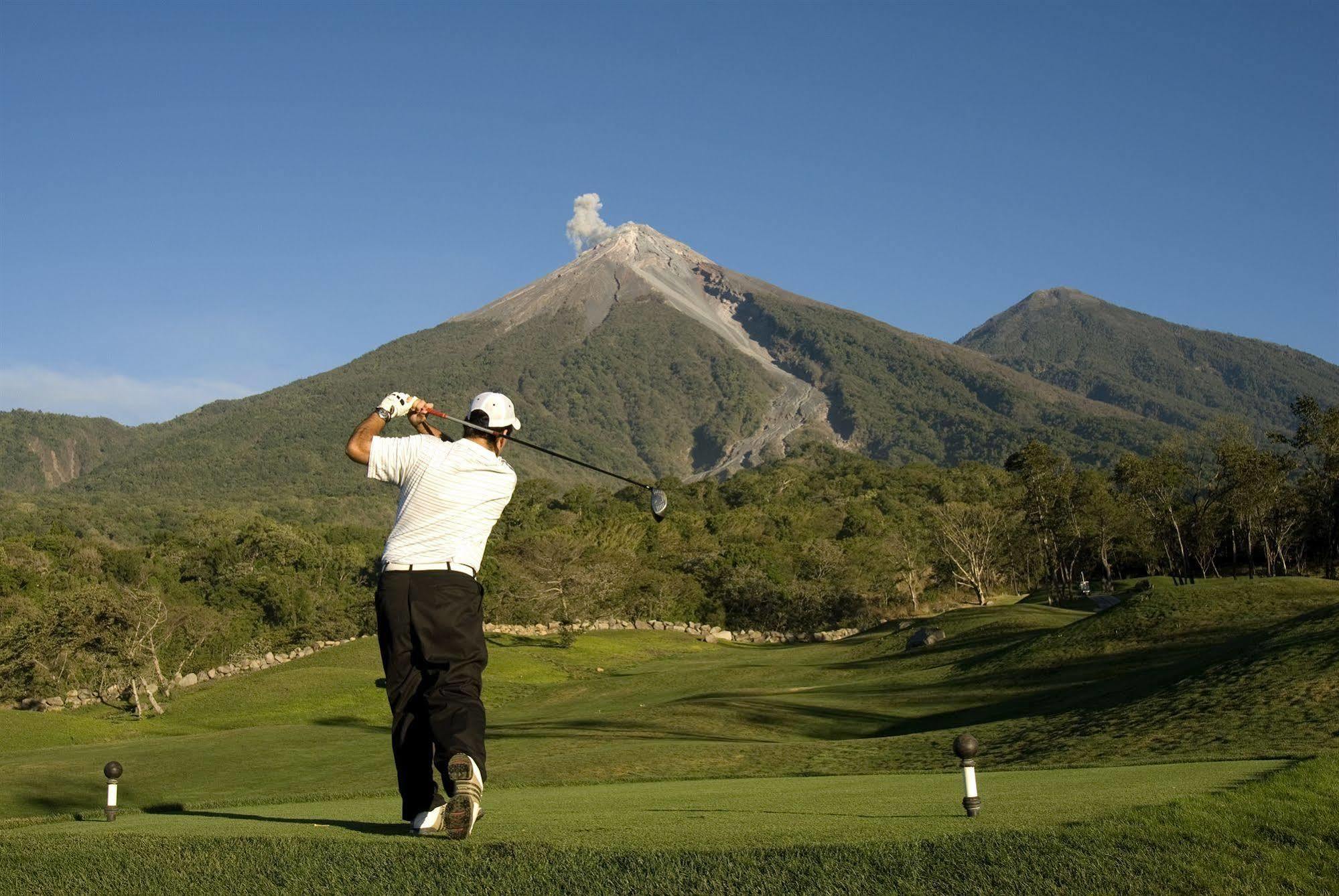 Hotel La Reunion Golf Resort And Residences Antigua Exterior foto