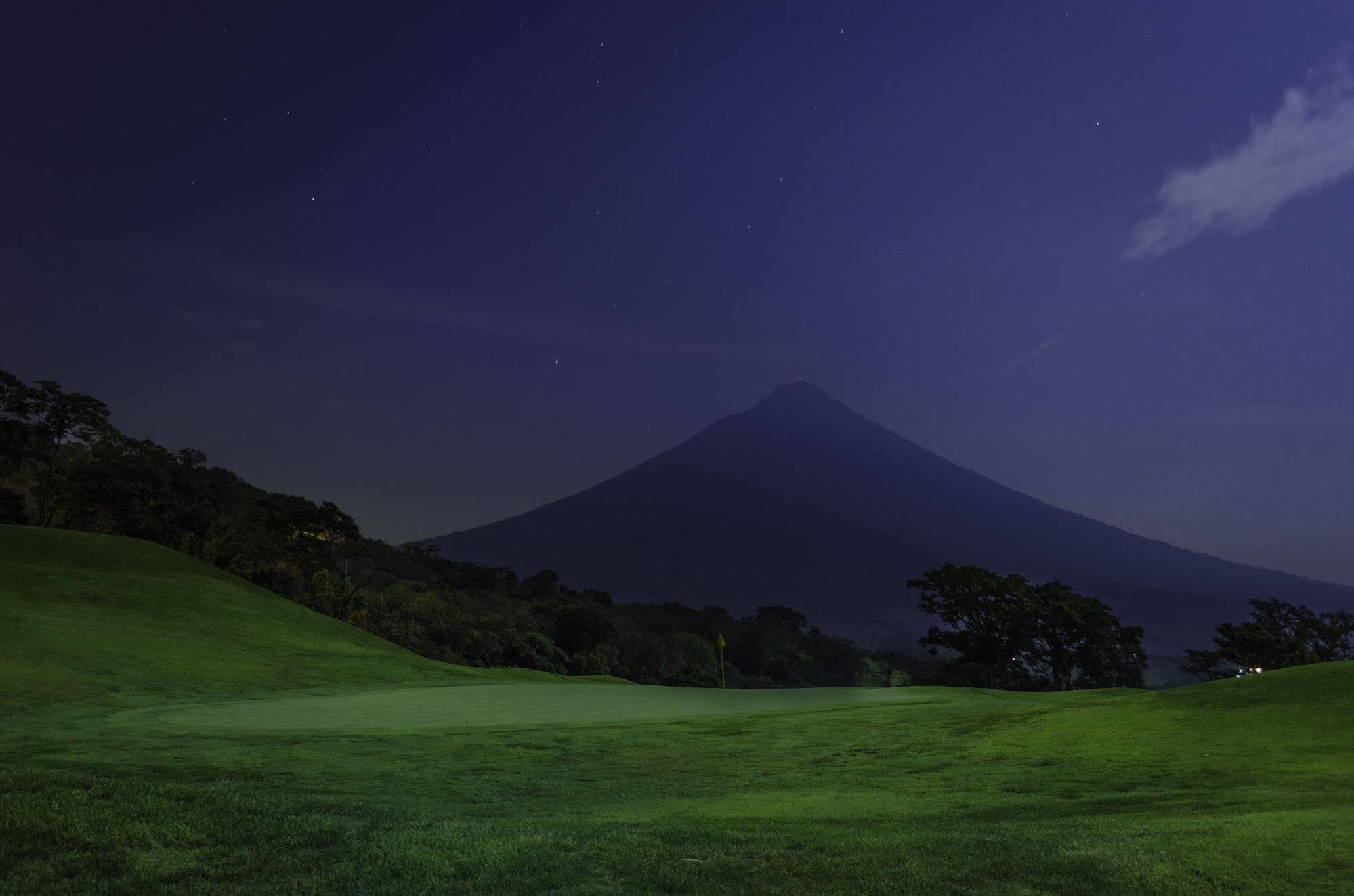 Hotel La Reunion Golf Resort And Residences Antigua Exterior foto